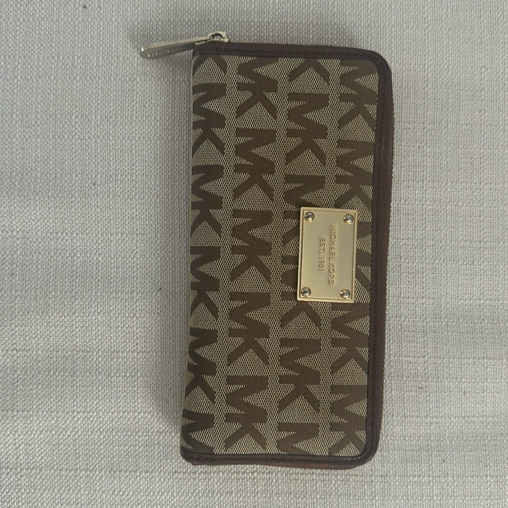 Michael Kors Logo Wallet